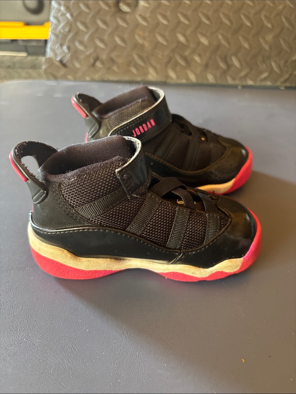 Jordan 6 Rings Toddler Girls Black and Pink Mid-Top Sneakers